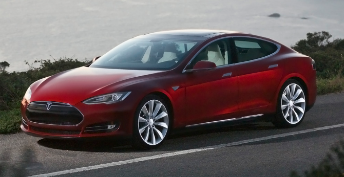 Tesla S, um belíssimo modelo vendido pela empresa de Musk
