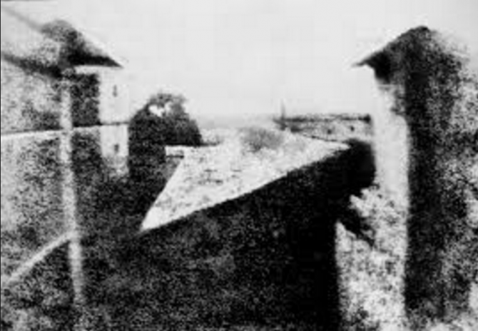 'Vista da Janela em Le Gras', a primeira fotografia feita na história, em 1826