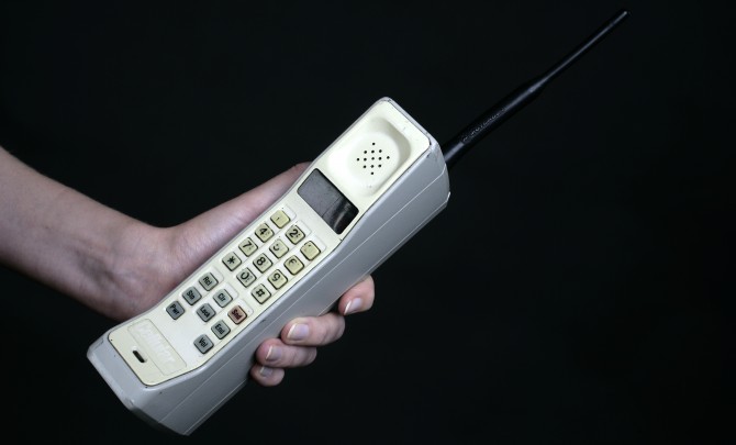 O Motorola DynaTAC 8000X custava US$3.995 em 1984, quando foi lançado