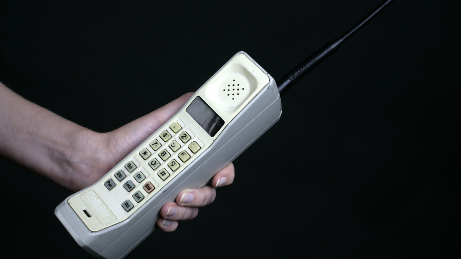O Motorola DynaTAC 8000X custava US$3.995 em 1984