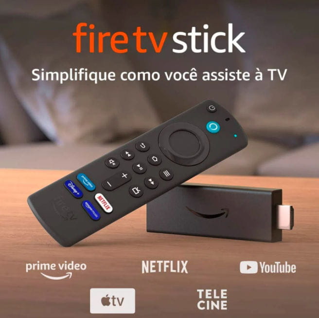 Close em aparelho Fire TV Stick com marcas de streaming ao redor